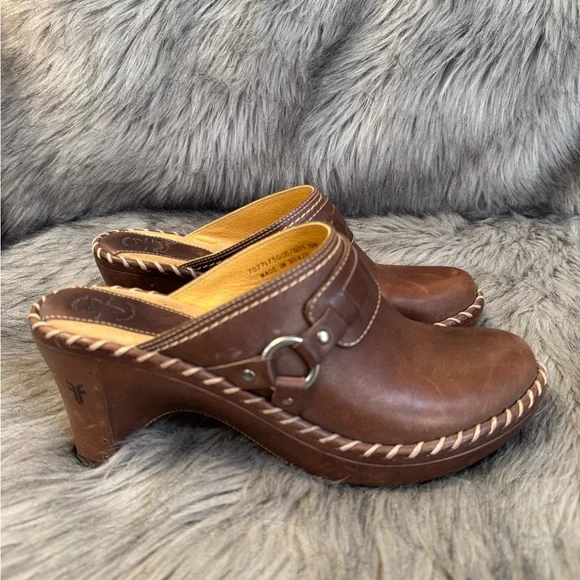 PRICE FIRM Frye Brown Leather Clogs with Braided Accent Size 10 - Picture 1 of 2